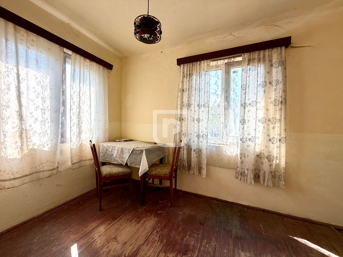 Casa cu 500mp teren, pozitie buna, centrala, utilitati - Poză 5