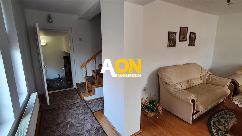 1/2 Duplex 4 camere cu garaj 462 mp teren la asfalt zona Centru - Poză 7