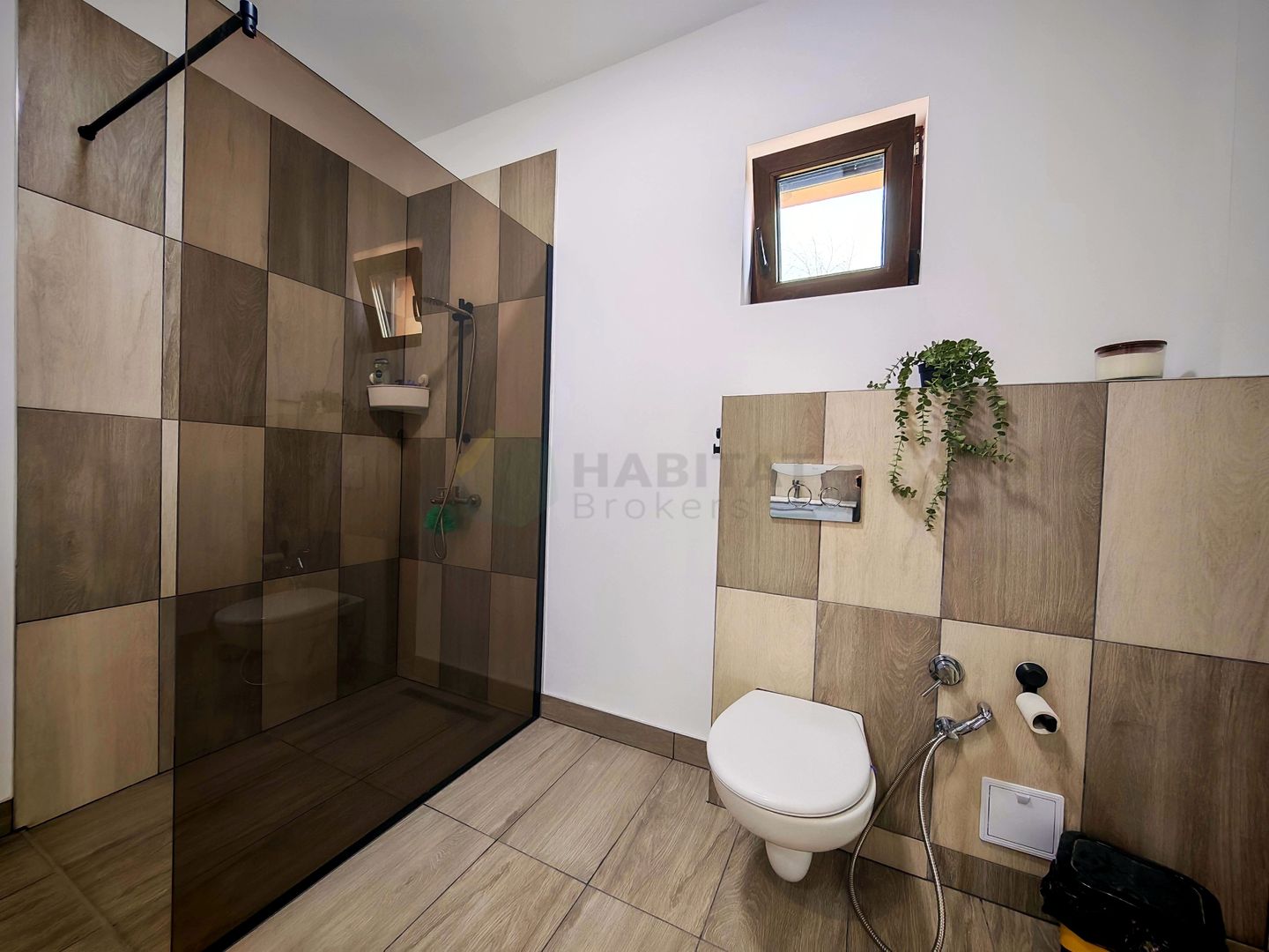 Vilă Individuală cu o curte generoasa zona Aparatorii Patriei - Poză 29