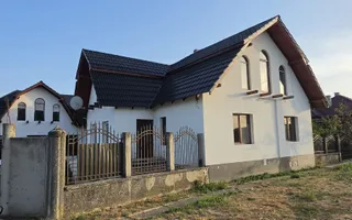 Casă 300 mp  cu posibilități multiple în Covăsânț - Poză 14