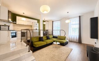 Apartament 3 camere decomandat de inchiriat in vila, zona Centrala! - Poză 1