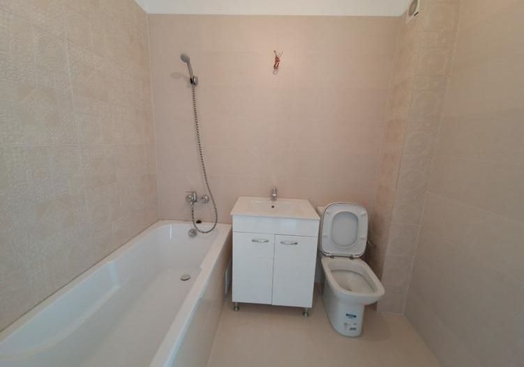 Vând apartament cu 2 camere, decomandat nou  + loc de parcare, situat in complex - Poză 9