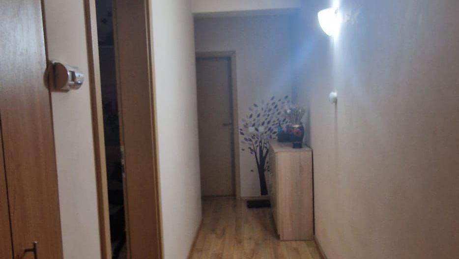 Apartament de vânzare cu 3 camere zona Stadion - Poză 2