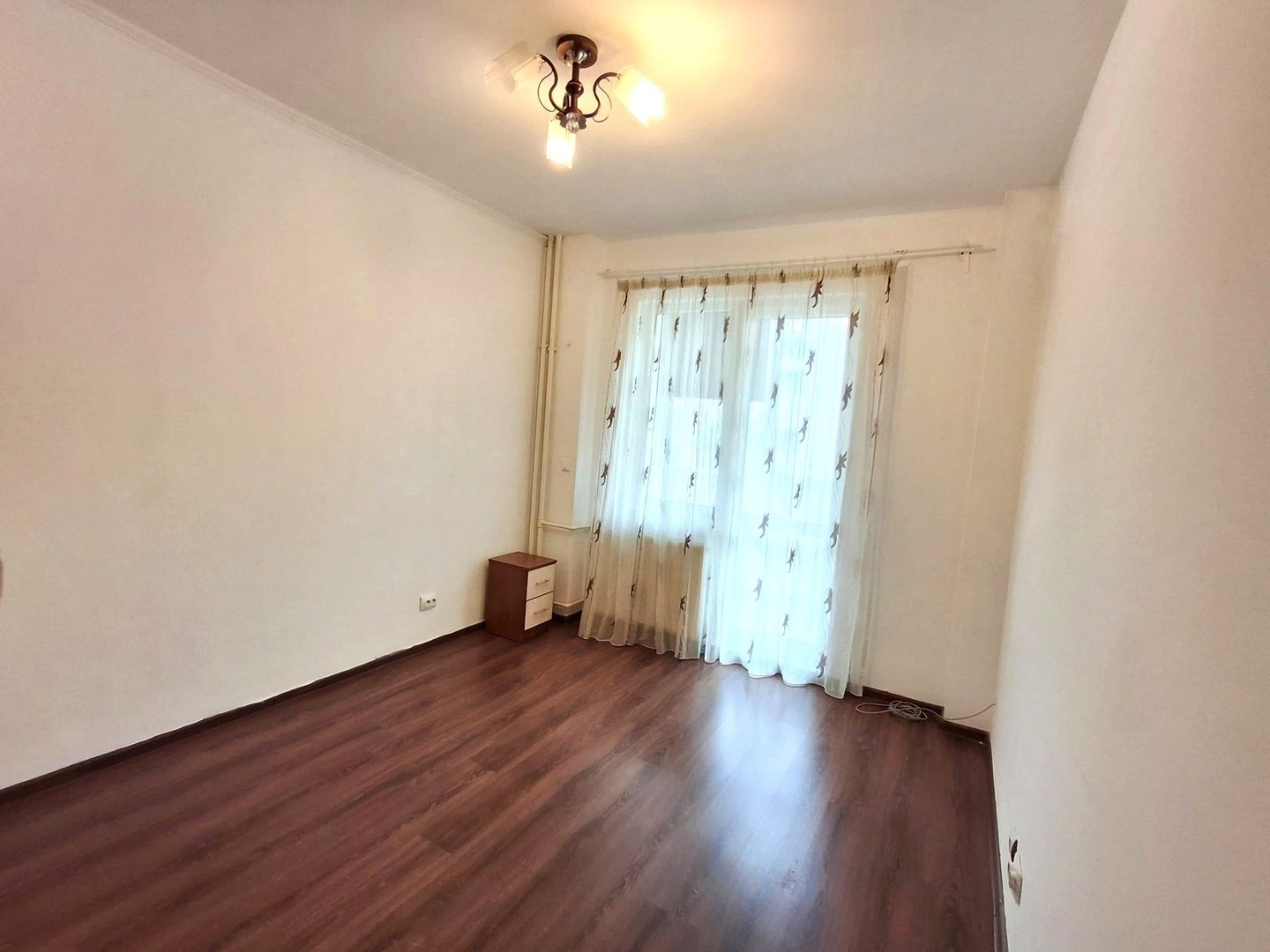 De Vanzare Apartament 2 Camere - Poză 2