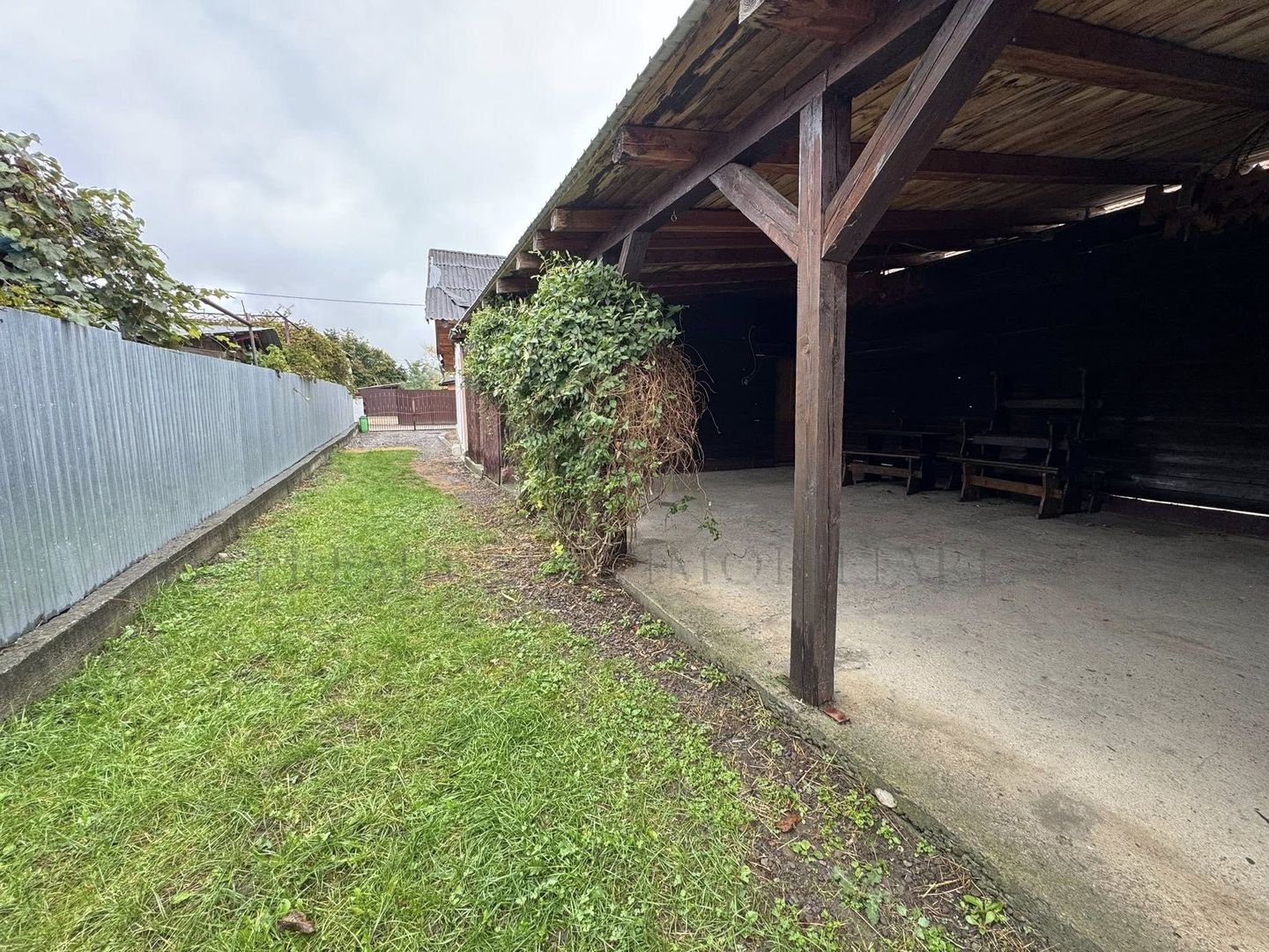 Casa + Spațiu comercial de vânzare în Onesti - Poză 20