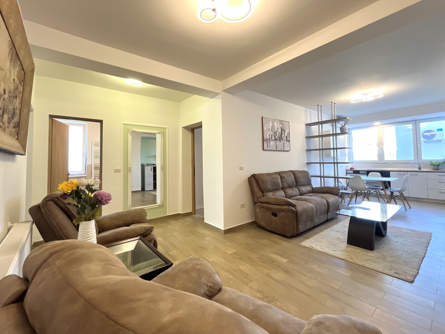 Apartament cu 3 camere,  spațios si primitor, in Soarelui- Sud Plaza - Poză 1