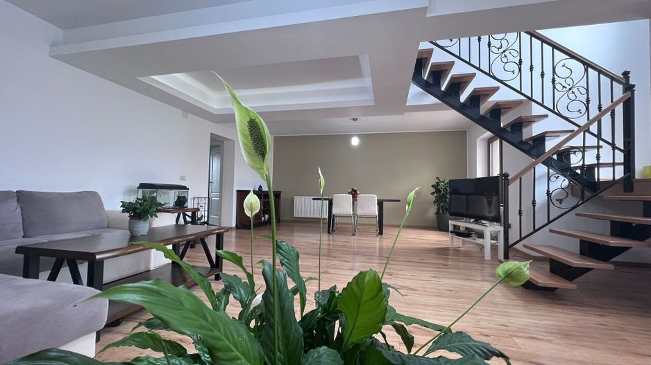 Casa cu garaj in Dumbravita - Poză 1