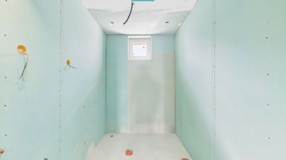 Casă renovată 4 camere si 1452 mp teren în Bătania - Poză 10