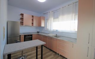 Casa cu 3 camere, locuri de  parcare, curte - Poză 11