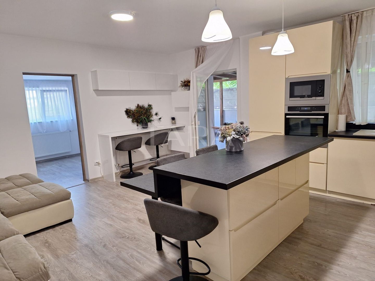 Apartament cu 4 Camere, Europa,  Parcare Subterană. - Poză 2