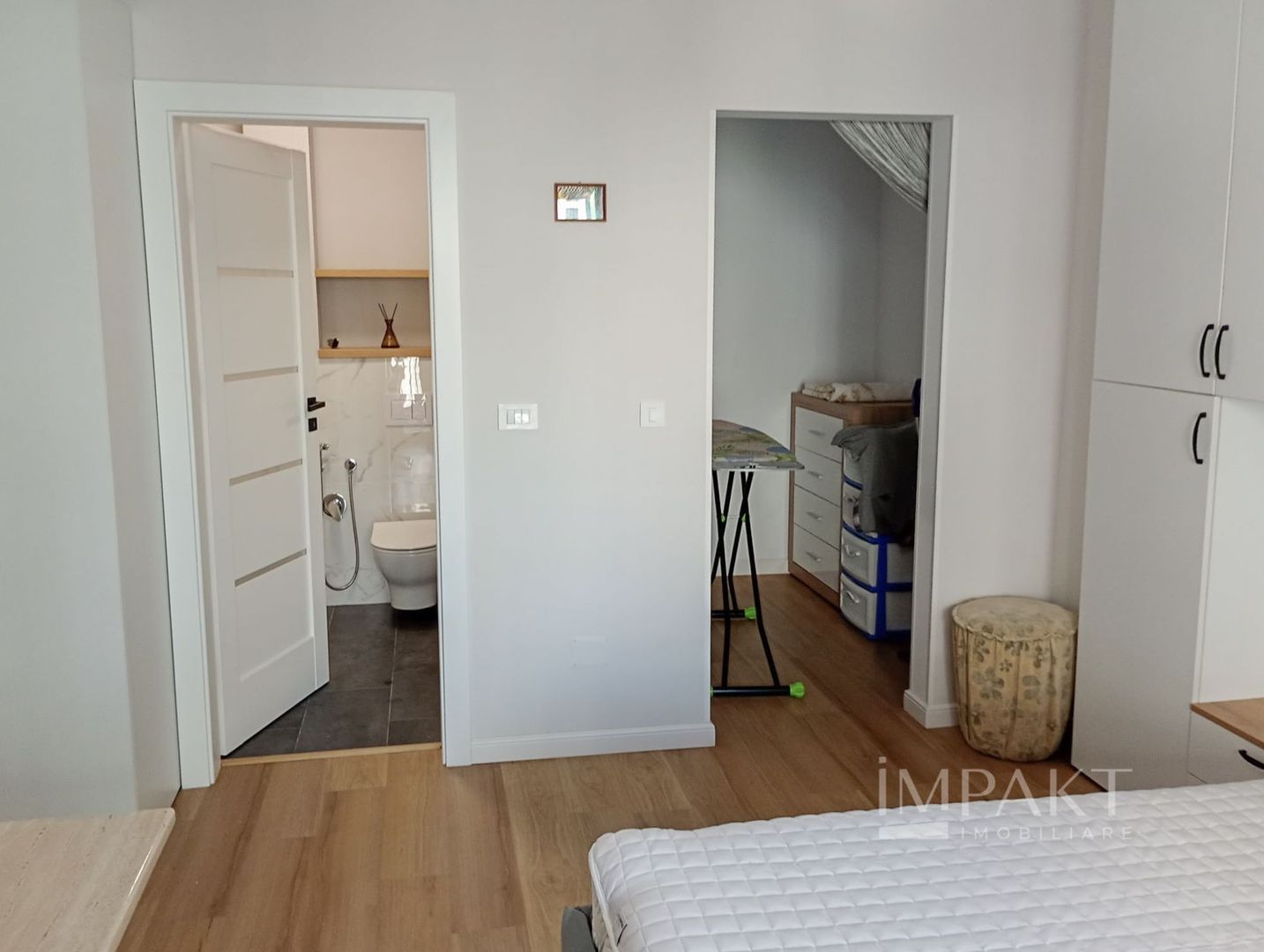 Apartament 3 camere la Cheie in zona Vivo ! - Poză 8