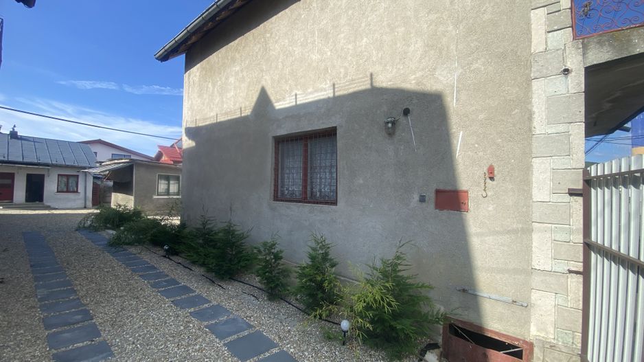 Vanzare casă cu potențial rezidențial și comercial în Pucioasa -441 mp - Poză 4