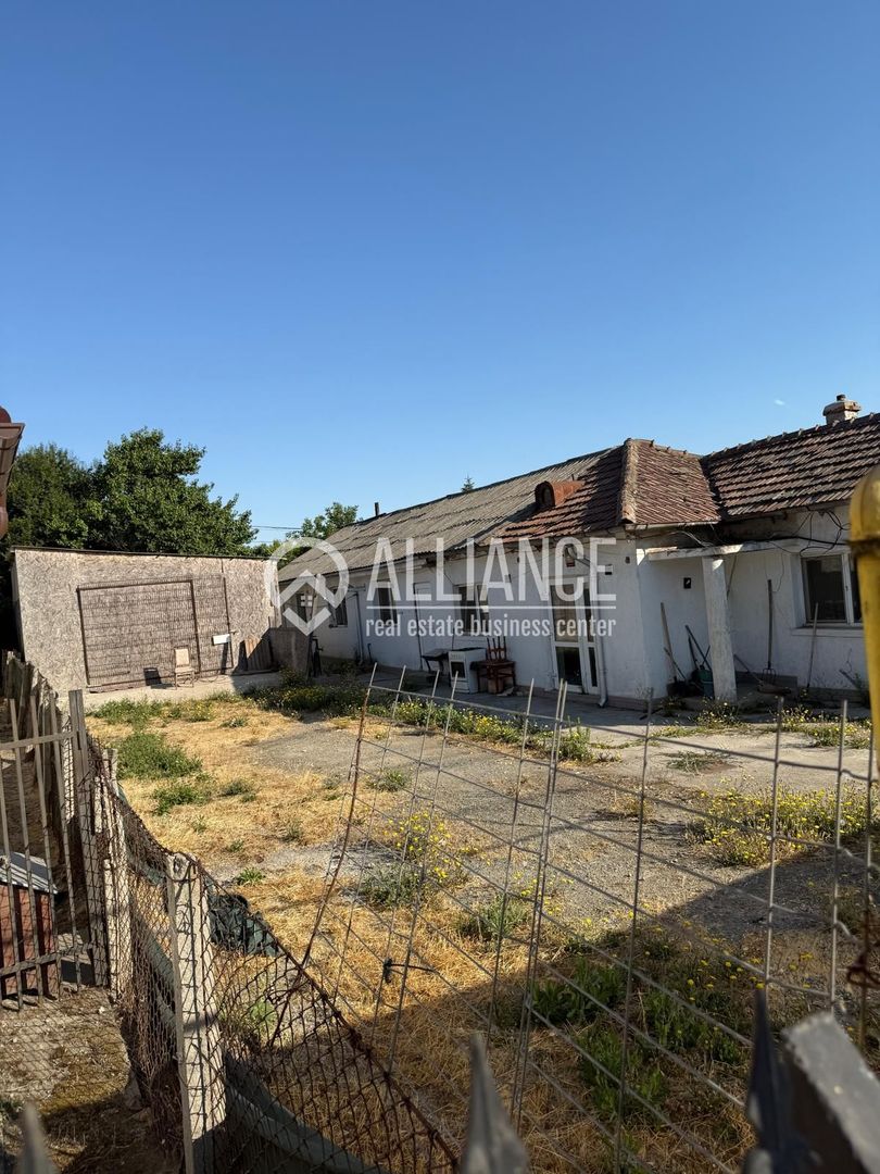 Bratianu/Cora(cod04)-Casa renovabila si teren 444 mp - Poză 2