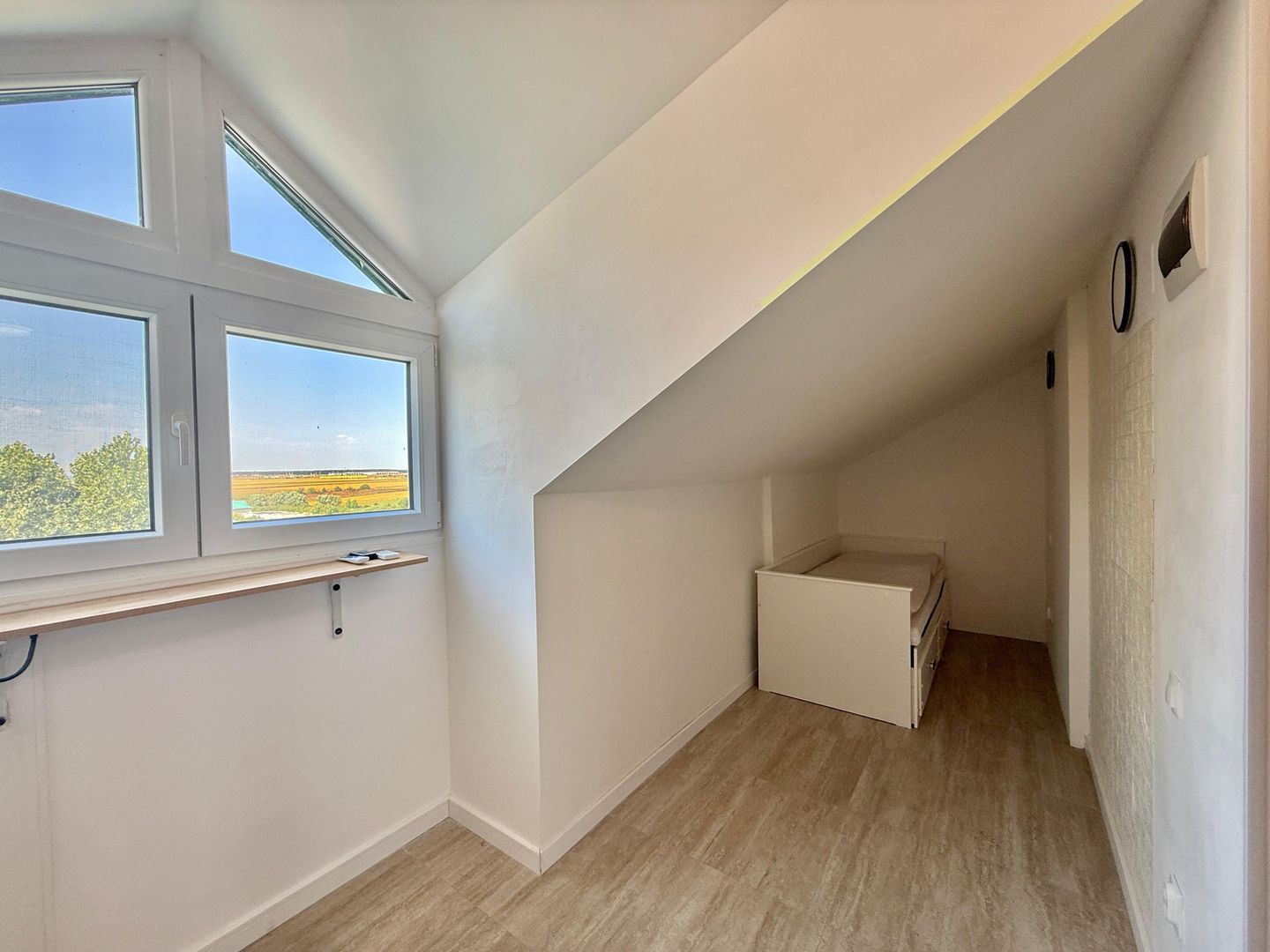 COSMOPOLIS - Apartament cu 2 camere si 2 terase, mobilat si utilat. - Poză 12