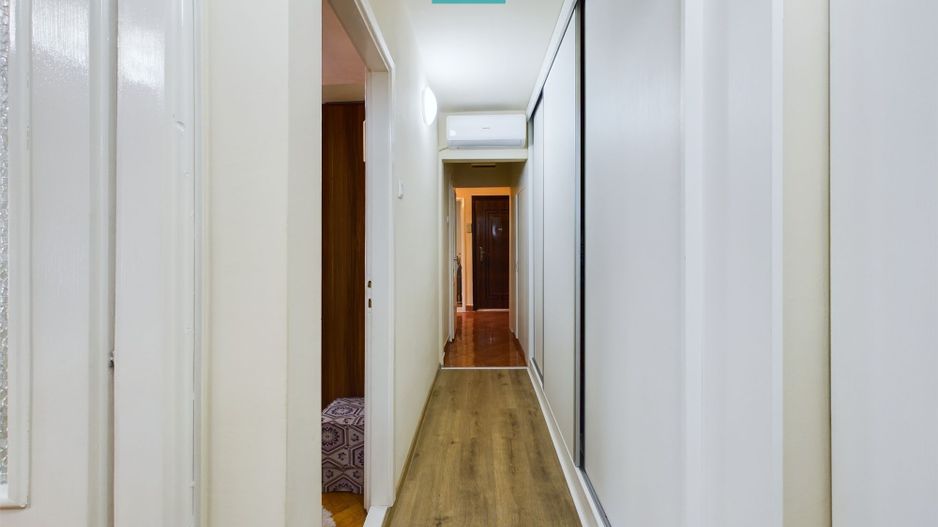 Apartament cu 3 camere în Alfa - Poză 3