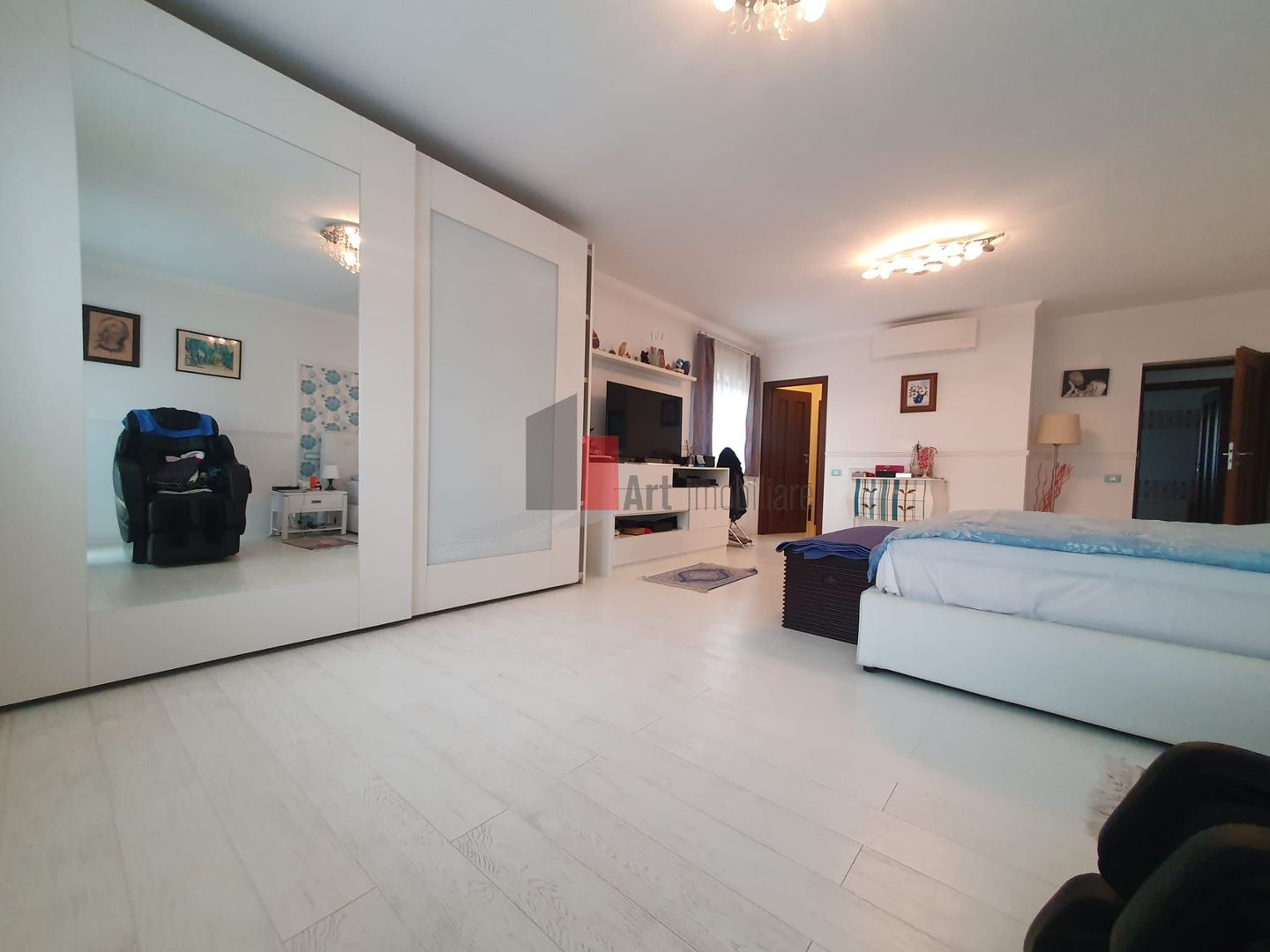 Vila superba Tunari cu piscina - Poză 20