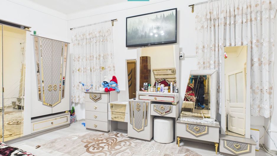 Două case, curte mare, lângă Castelul Huniazilor - Poză 3