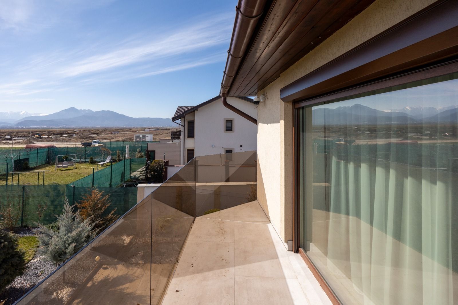 Casa 6 dormitoare+4 bai -1500 mp teren-Sacele - Poză 35