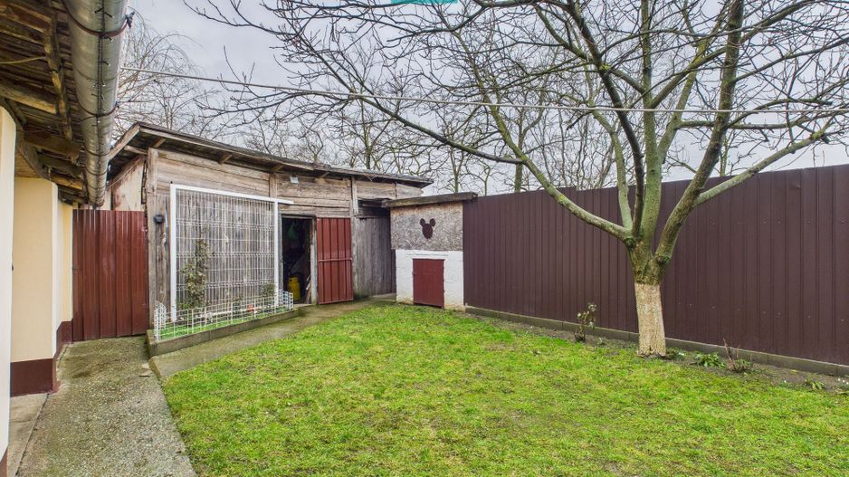 Casă cu 2 corpuri și 3 camere în Nădab - Poză 9