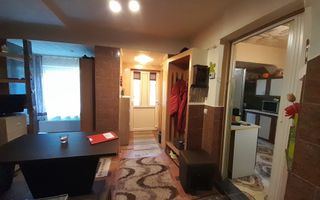 Vanzare apartament la curte comuna in zona centrala - Poză 2