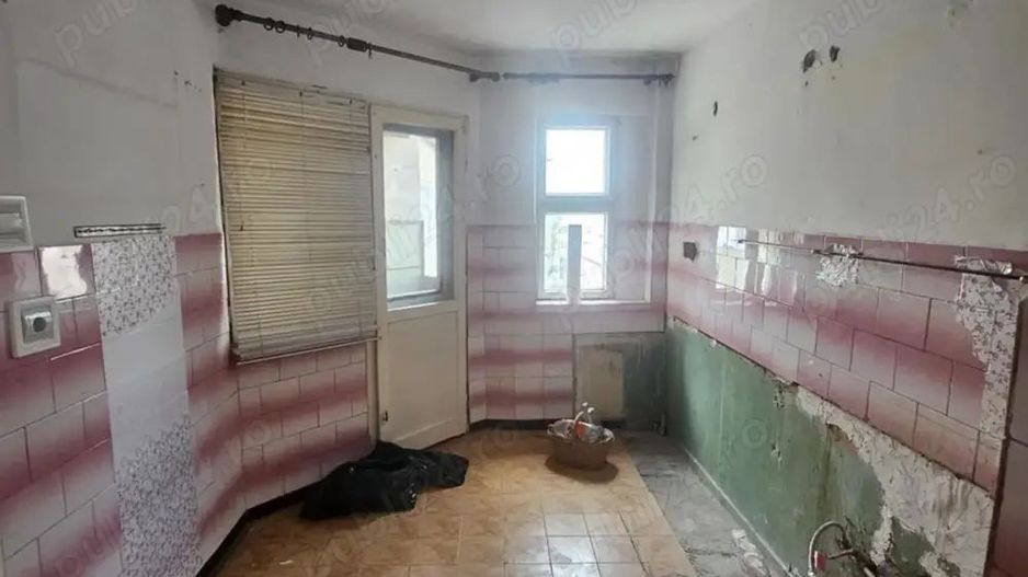 BRASADAS vinde apt 3 cam NEFINISAT etaj 4/4 in Micro 16. - Poză 7