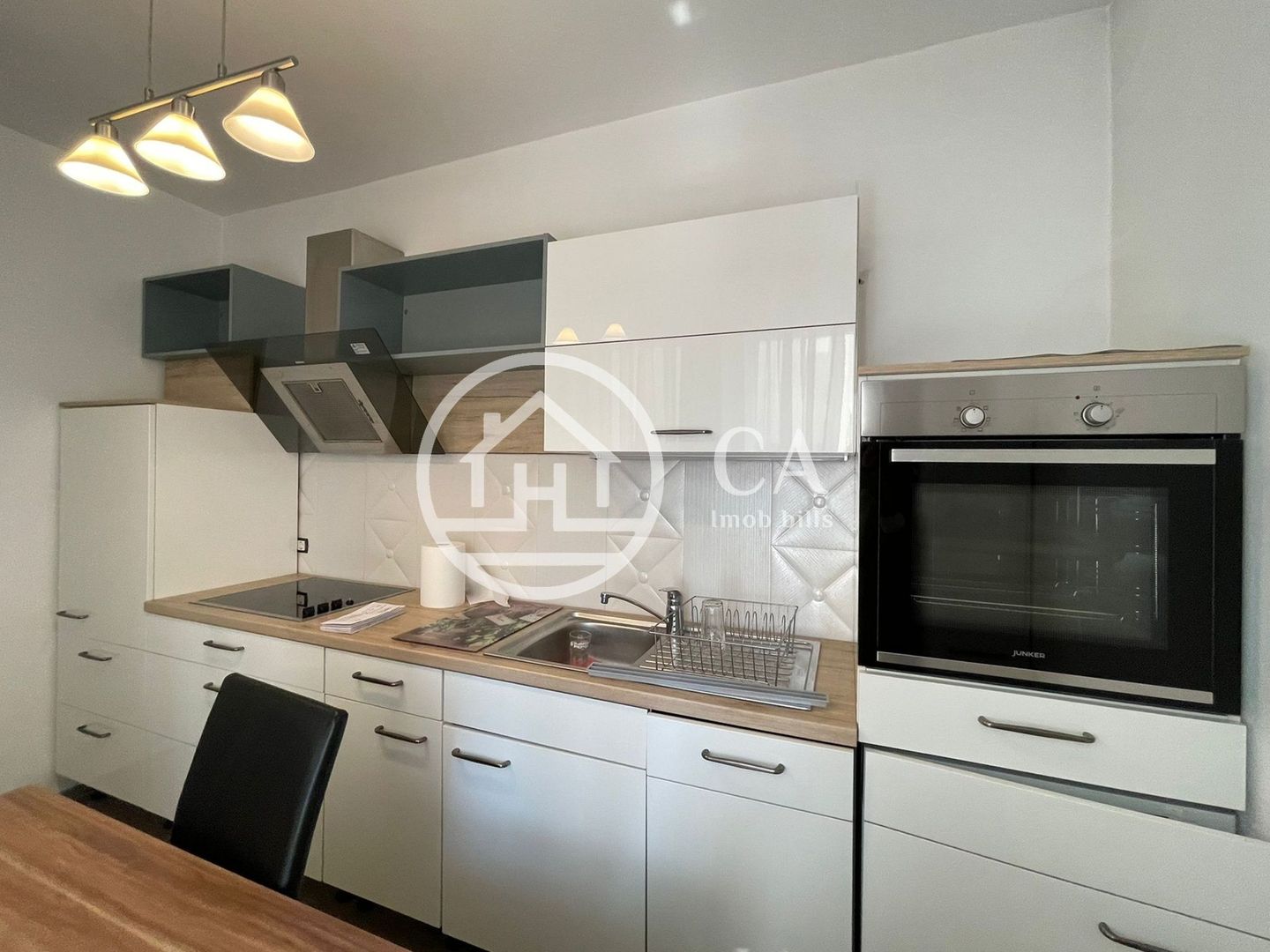 Apartament la casă de închiriat cu 3 camere în zona Centrala, Oradea - Poză 10