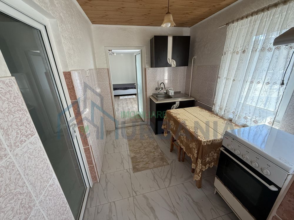 Casa cu o cameră, mobilată și utilată, de închiriat în Valea Adâncă - Poză 5