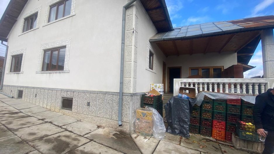 Vanzare casă spațioasă cu teren generos în Cândești Vale–jud Dambovita - Poză 17