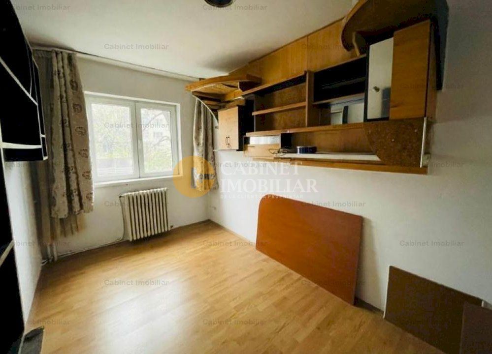 Apartament cu 3 camere - Etaj 1 - Zona Podu Ros - Poză 4