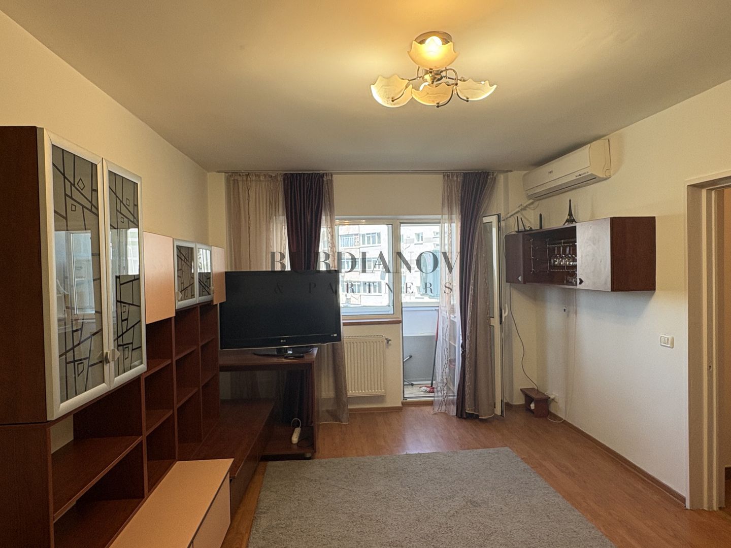 Apartament cu 2 camere - decomandat - Mega Mall - Pantelimon - Poză 1