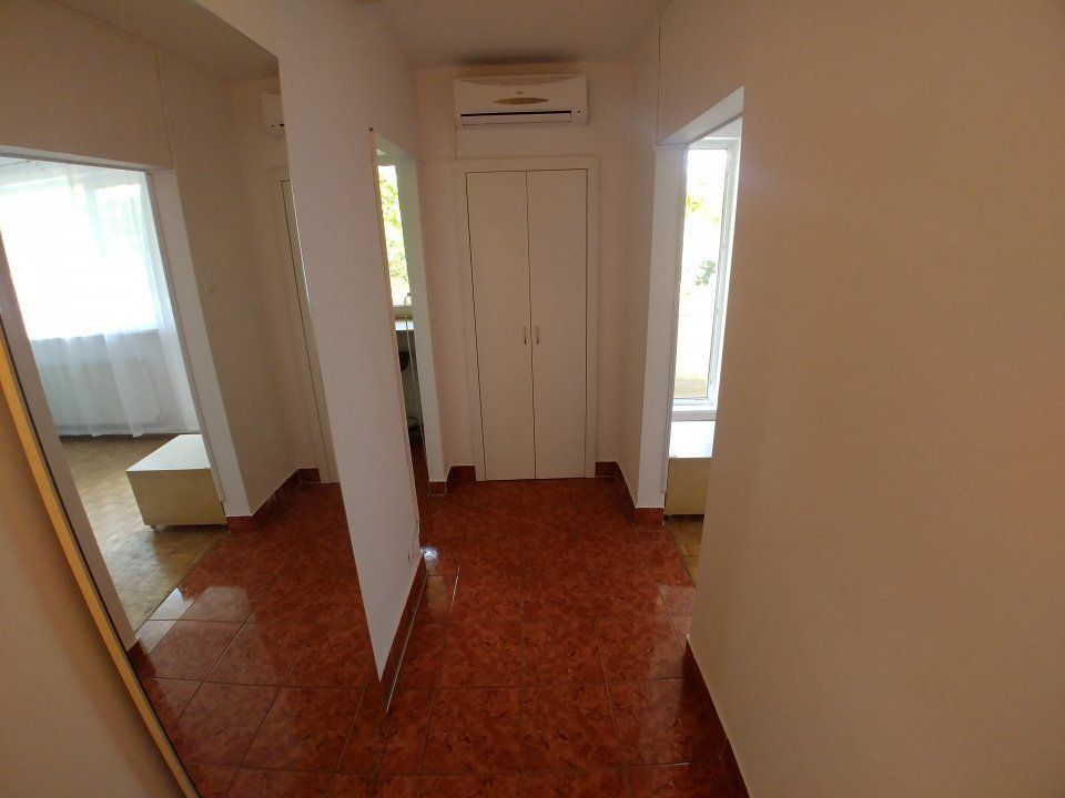 Inchiriem apartament 2 camere zona 1 Mai - Poză 8