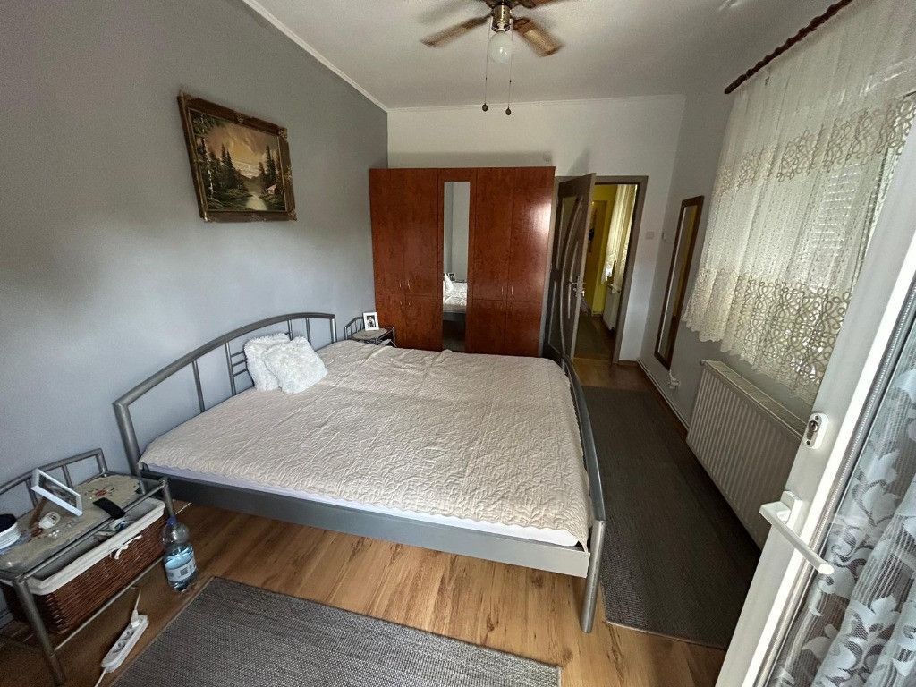 De vânzare casă cu etaj - Poză 1