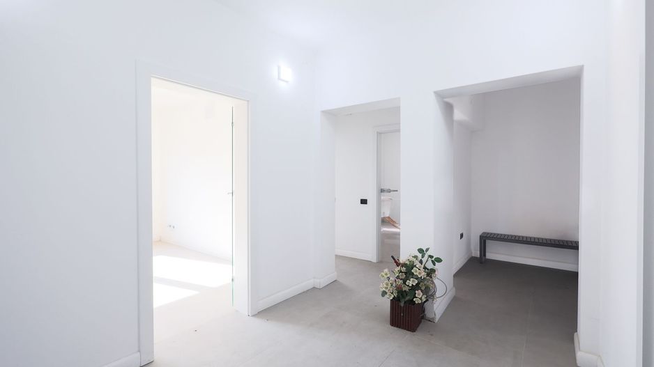 Cladire cu destinatie multifunctionala in zona Podgoria Comision 0 - Poză 2