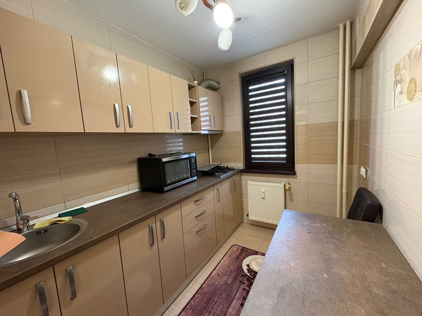 AP. 2 CAMERE PIATA SUDULUI, METROU 6 MINUTE, FOARTE CURAT/IGIENIZAT - Poză 2