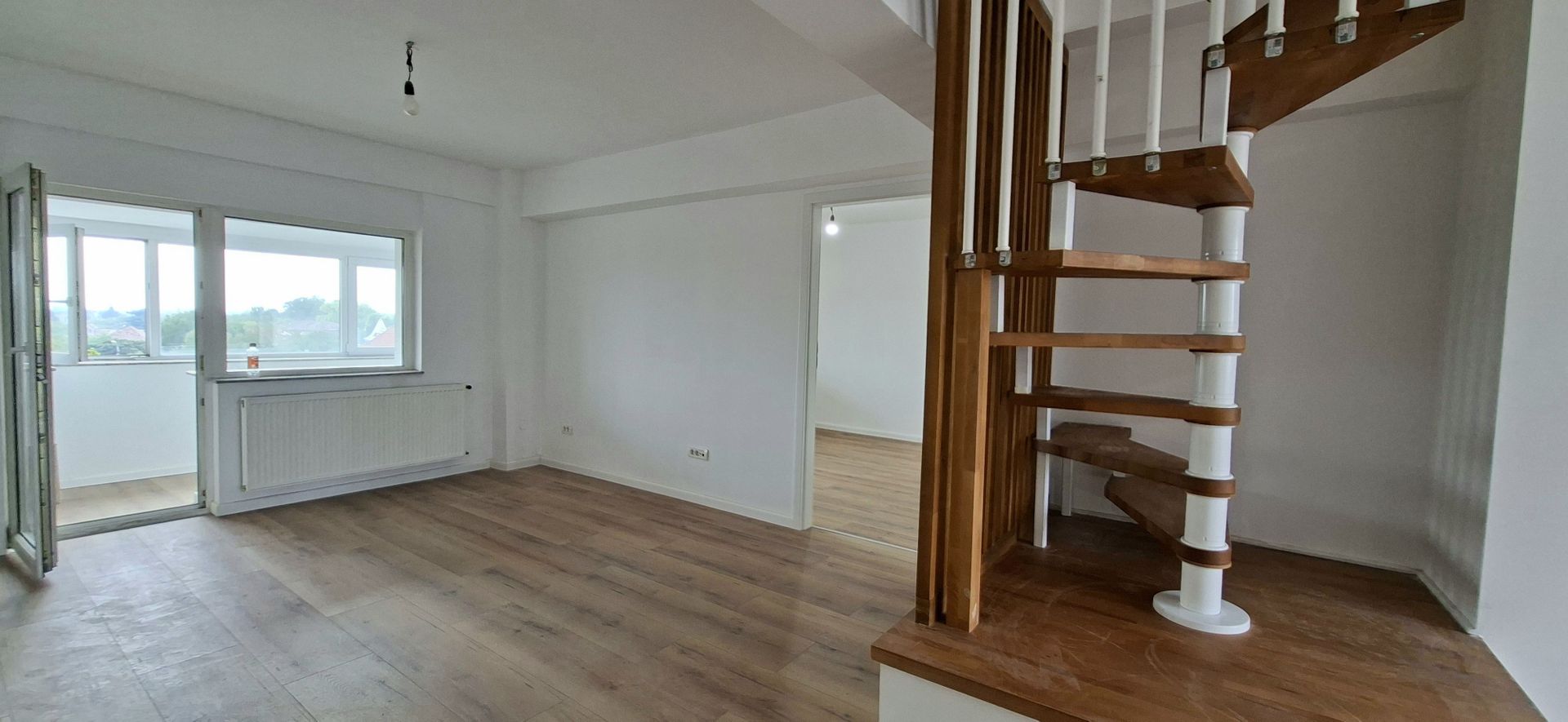 Apartament complet renovat cu scara interioara - Poză 7