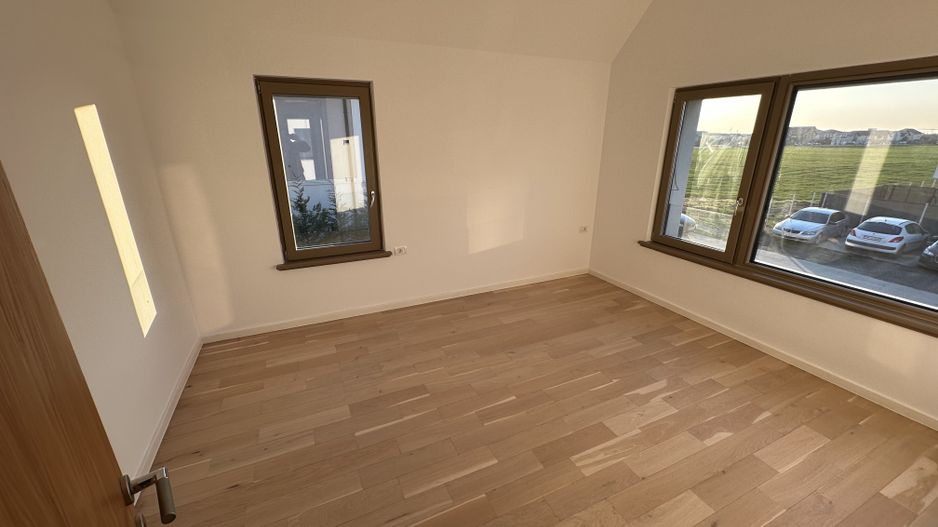 Casa cu 5 camere - Dumbarvita - Poză 16