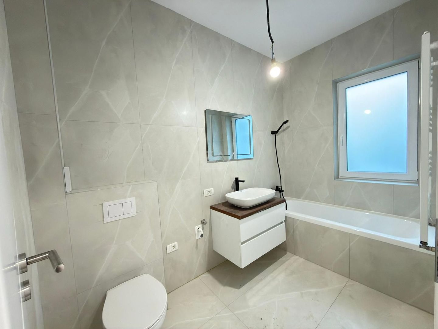 Apartament nou cu 3 camere si 2 bai. Finisaje la alegere. - Poză 7