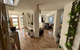Vila 7 incaperi + 3 Anexe | 1800mp Teren | La Intrare in Dumbravita - Poză 2