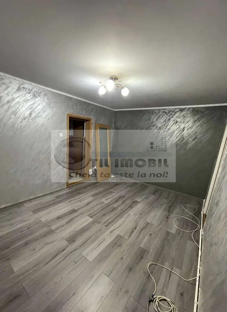 Apartament cu 3 camere - Piata Nicolina - 100.000 euro ! - Poză 2