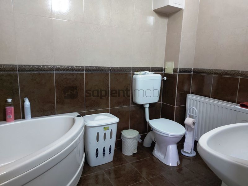 De vanzare casa si spatiu de restaurant in Tarian - Poză 7