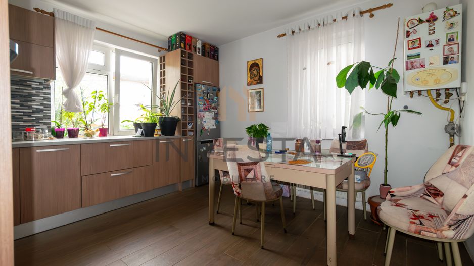 DE VANZARE CASA CU 4 CAMERE BUNA ZIUA - Poză 6