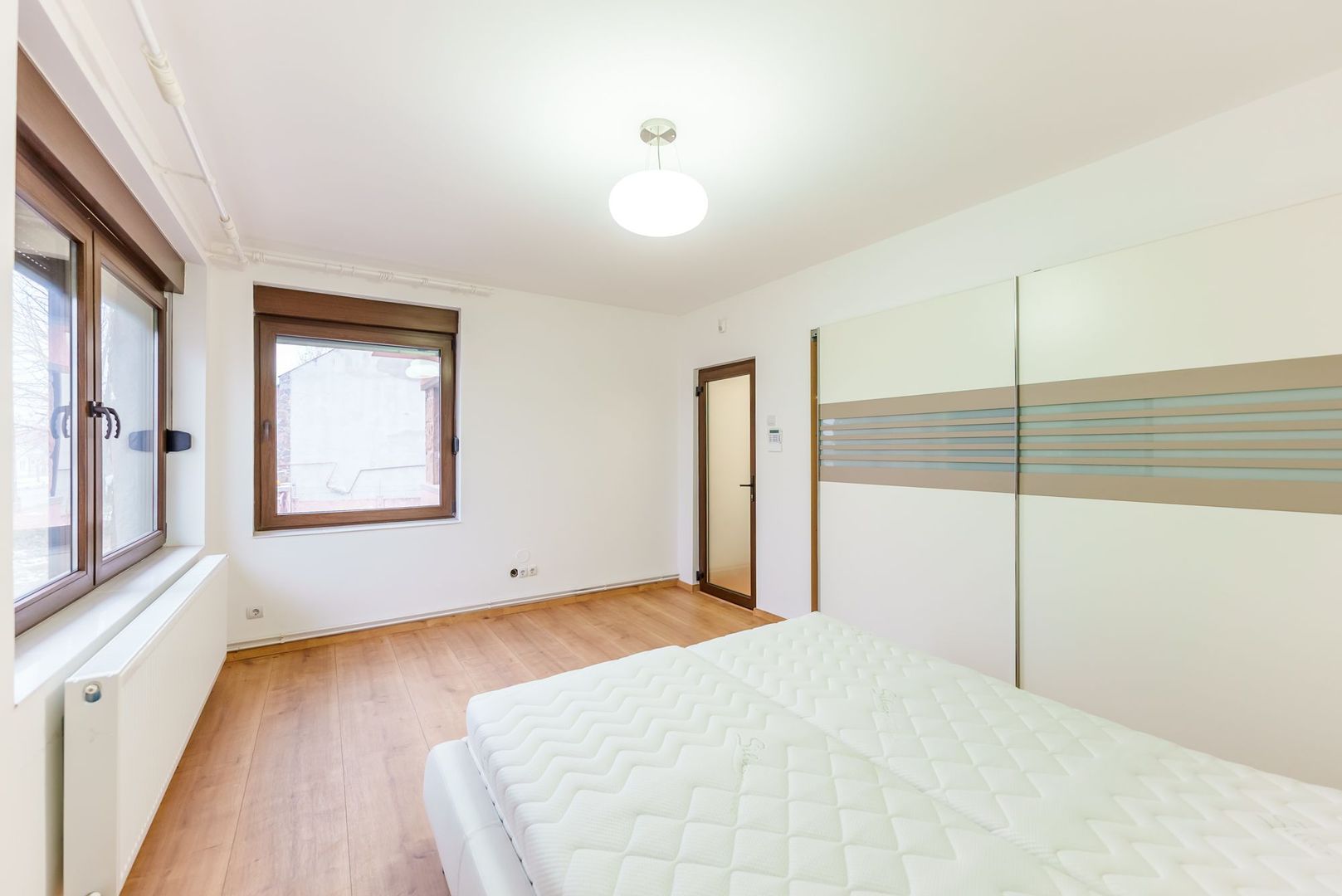 Casă deosebită două nivele în Battonya - Poză 6