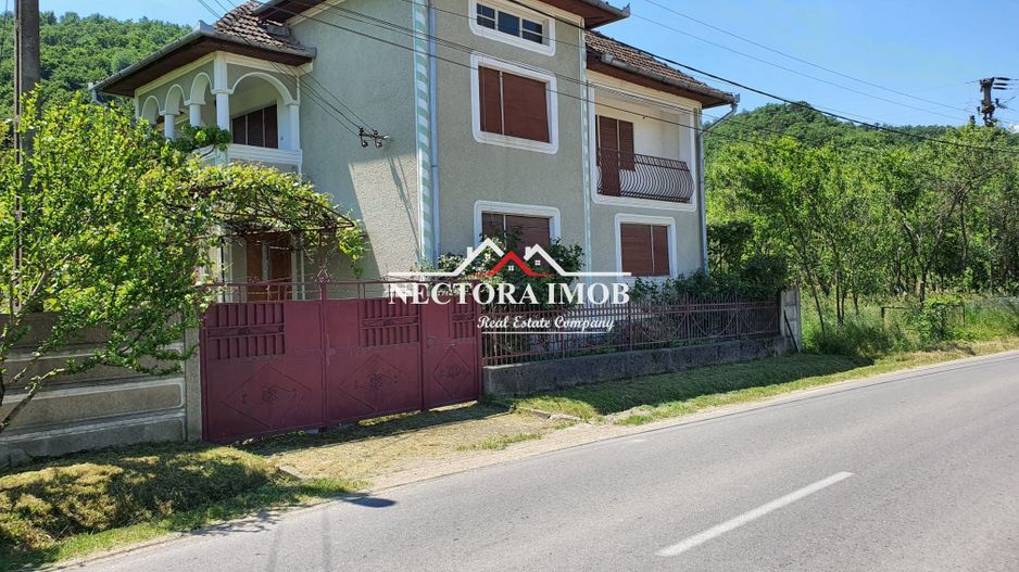 NECTORA IMOB Exclusivitate-Casa cu etaj tip Pensiune, 2300 mp, Soimi - Poză 1