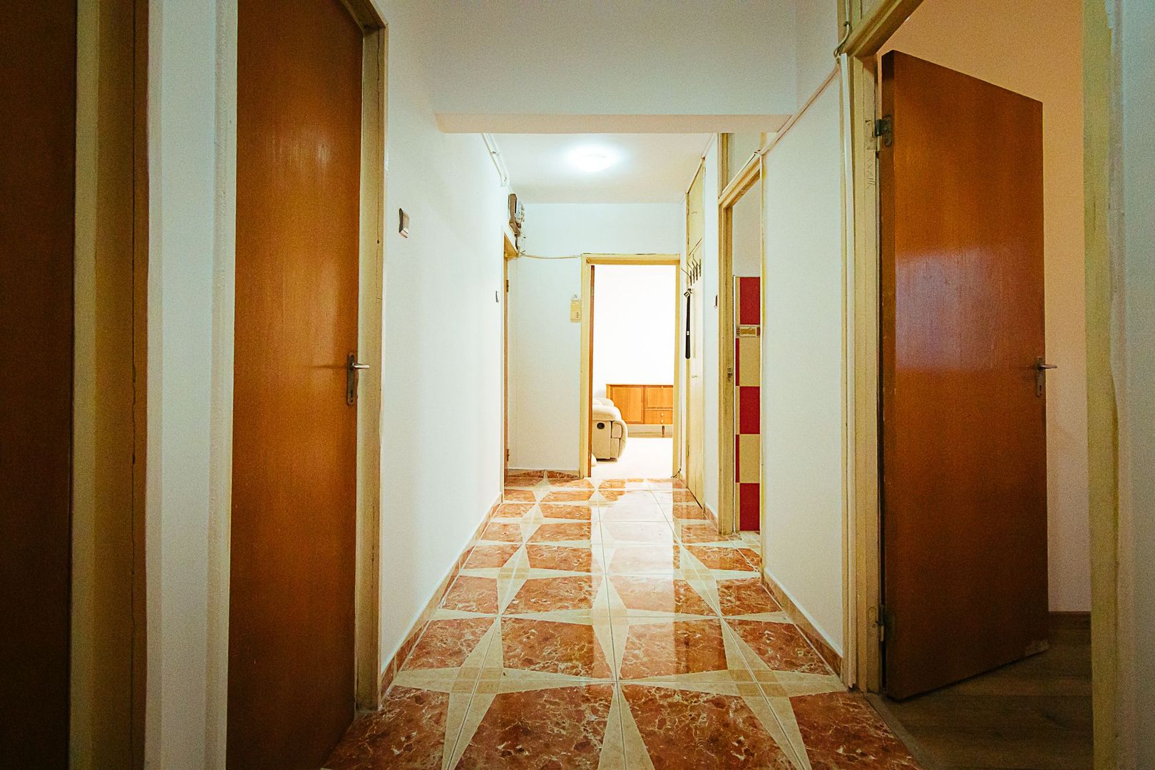 Ideal pentru o familie, toate facilitățile în apropiere - Poză 13