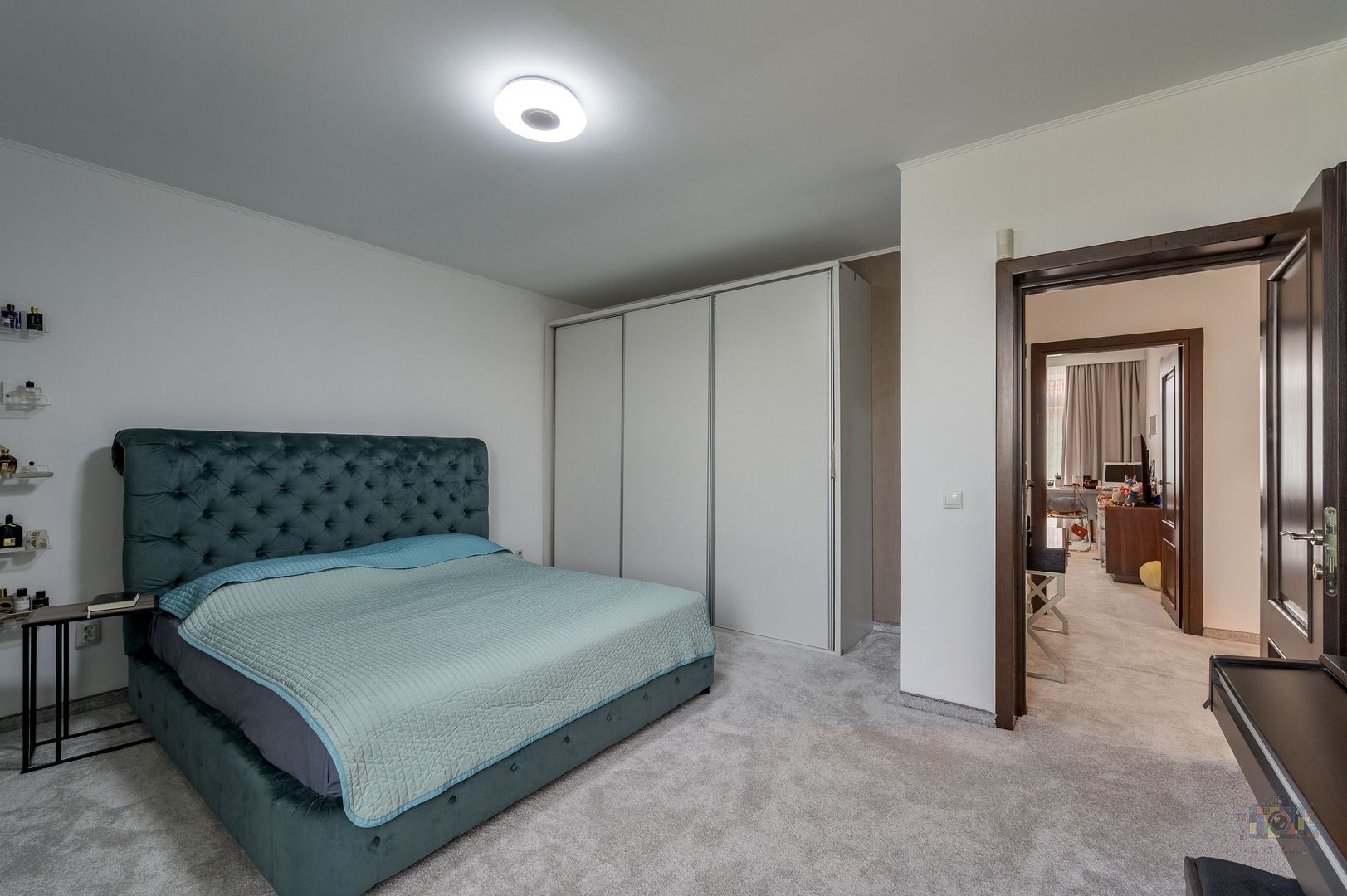 Vilă renovată P+1+M  | Foișor vitrat, grădină și jacuzzi - Poză 13
