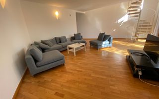 Apartament deosebit cu curte proprie si 2 locuri de parcare - Poză 3