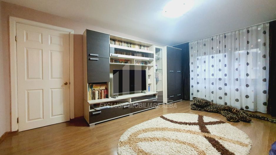 Apartament cu 4 camere de vanzare, Cetate - zona Mercur - Poză 1