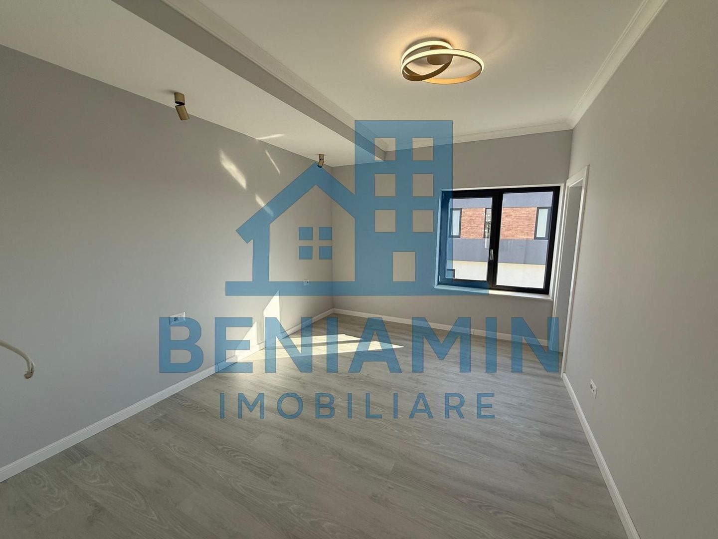 Casa Moderna-Damila-3 dormitoare-curte amenajata-La cheie-Asfalt - Poză 5