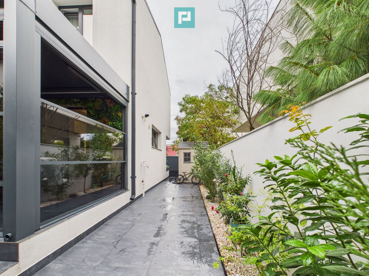 Casă modernă cu 5 camere, 4 băi și terasă închisă – Otopeni, central - Poză 34