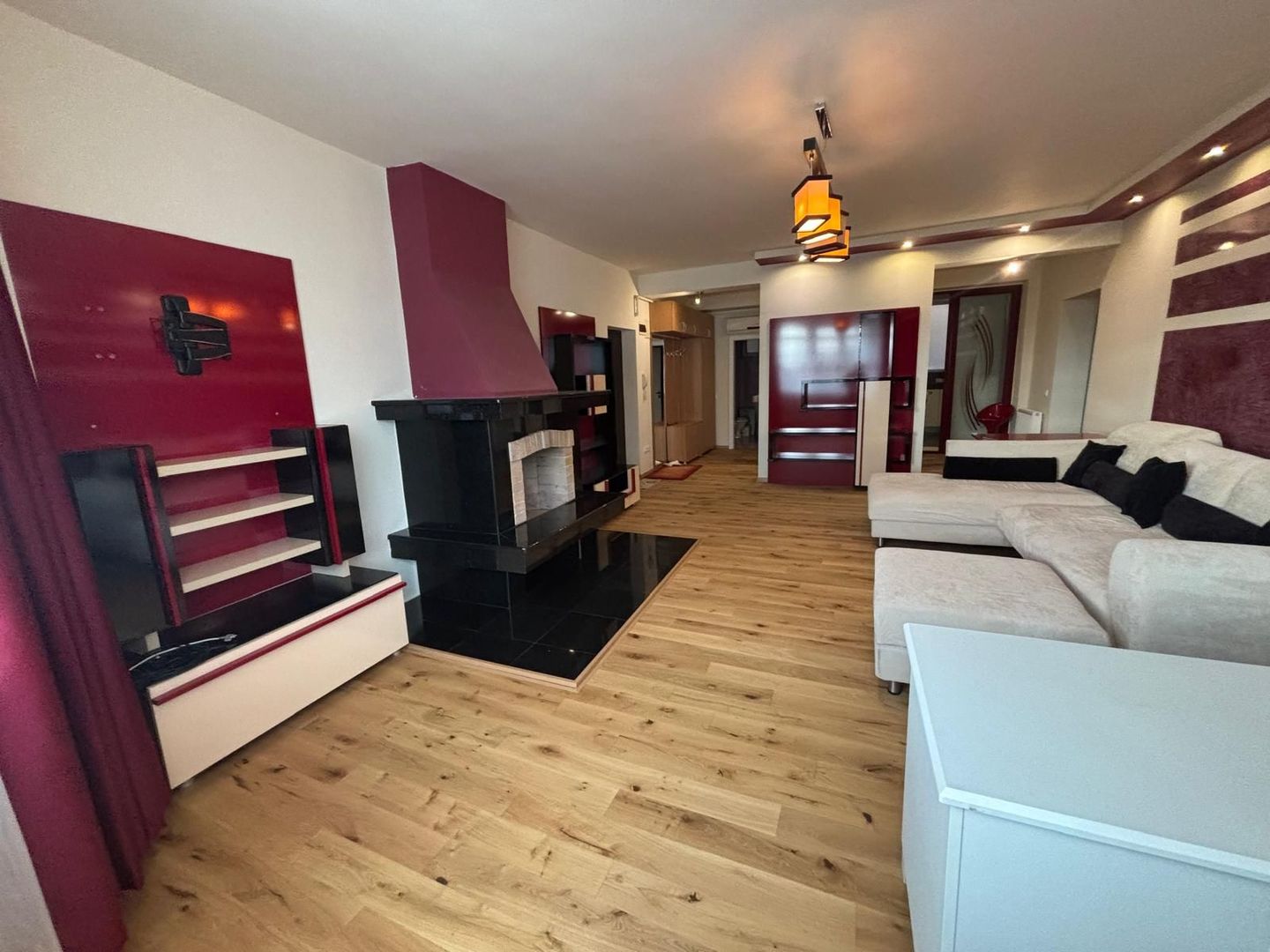 Apartament spatios si complet renovat - Poză 2